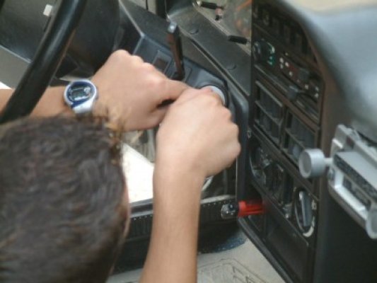 Minorii din centrele de plasament continuă să spargă maşini în Constanţa